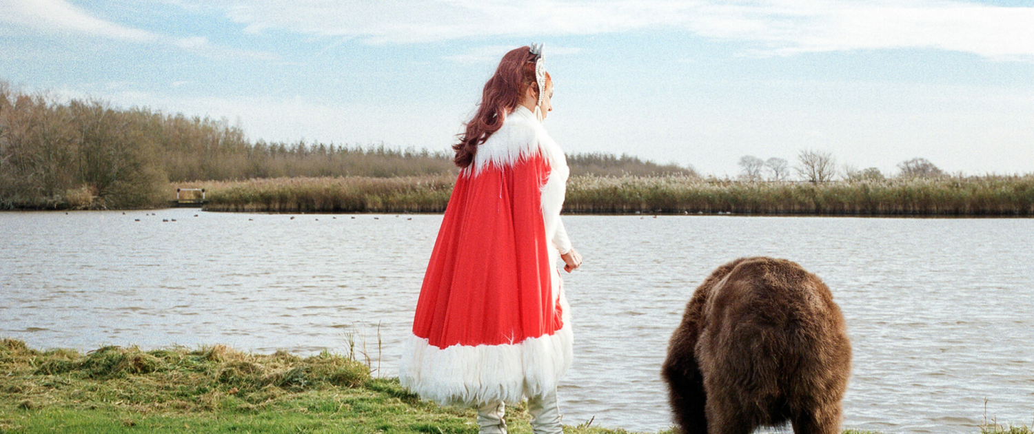 BWM_02 2048x1152_artwork_Maxy Niedermeyer with her bear Natasha